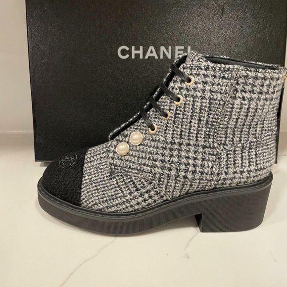 CHANEL 20B Tweed Fabric Cap Toe Pearl Lace Up Ankle Bootie Boots Shoes - Picture 2 of 12